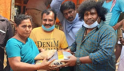 திரைப்படத் தொழிலாளர்களுக்கு 1250 கிலோ அரிசி வழங்கினார் நடிகர் யோகி பாபு