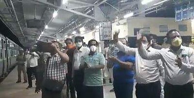 தெலங்கானாவில் இருந்து ரயிலில் 1,200 தொழிலாளர்கள் ஜார்க்கண்ட் பயணம்