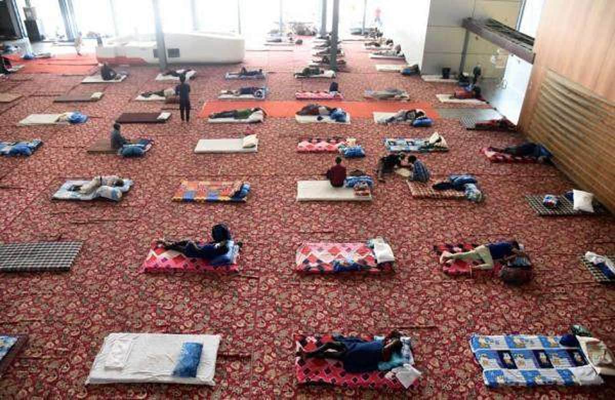 வெளிமாநிலத்தவரை சொந்த ஊர்களுக்கு அனுப்ப சிறப்பு ரயில்களை இயக்க மத்திய அரசு அனுமதி