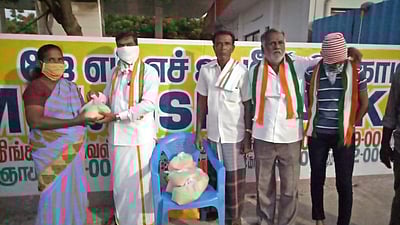 புழலில் நலிந்த மக்களுக்கு நிவாரணப் பொருள்கள் வழங்கல்