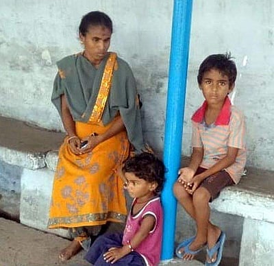 குழந்தைகளுடன் தவித்த மாற்றுத்திறனாளி பெண்: ஆதரவுக்கரம் நீட்டிய தன்னார்வலர்