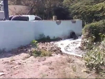 புதைசாக்கடை திட்ட கழிவுநீர், வடிகால் வாய்க்காலில் திறந்து விடப்பட்டதால் மக்கள் அச்சம்