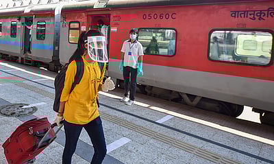 சிறப்பு ரயில் சேவை தொடங்கியது