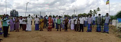 ரூ.5 ஆயிரம் நிவாரண நிதி கோரி காஞ்சிபுரத்தில் பட்டு நெசவாளர்கள் ஆர்ப்பாட்டம் 