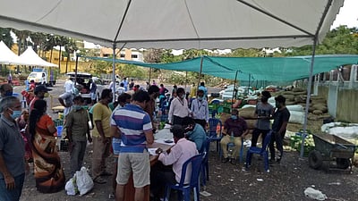 மாதவரம் தோட்டக்கலை மற்றும் மலை பயிர்துறை சார்பில் காய்கறி மற்றும் பழங்கள் விற்பனை