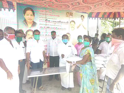 ஆத்தூர் அருகே 1,500 குடும்ப அட்டைதாரர்களுக்கு அரிசி,மளிகைப் பொருள்கள் வழங்கல்