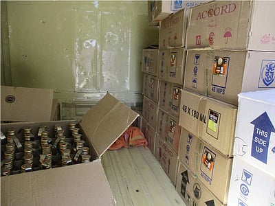 காங்கேயத்தில் 1,150 மதுபாட்டில்கள் பறிமுதல்: 2 டாஸ்மாக் பணியாளர்கள் உள்பட 6 பேர் கைது