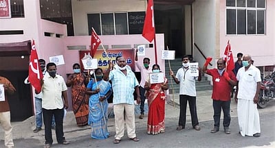 திருப்பூரில் கூட்டுறவுப் பணியாளர்கள் ஆர்ப்பாட்டம்