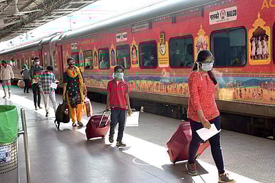 ரூ. 76 கோடி வருவாய் ஈட்டிய இந்திய ரயில்வே: சுமார் 2 லட்சம் டிக்கெட்டுகள் விற்பனை