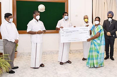 உழவர் உற்பத்தியாளர் நிறுவனங்களுக்கு கடனுதவி: முதல்வர் வழங்கினார்