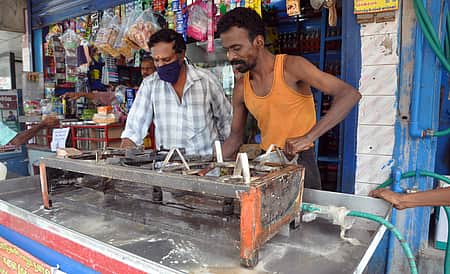 குஜராத்தில் பான் மசாலா மற்றும் தேநீர்க் கடைகள் இயங்க அனுமதி