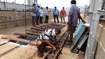 ஜூன் 12-ல் தண்ணீர் திறப்பு: மேட்டூர் அணையில் பராமரிப்புப் பணிகள் துவக்கம்