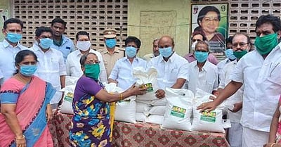 சிதம்பரத்தில் 14 ஆயிரம் பேருக்கு 5 கிலோ அரிசியை வழங்கினார் எம்எல்ஏ கே.ஏ.பாண்டியன்