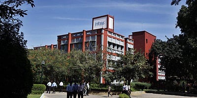 பெங்களூரில் சந்தேகத்திற்கு இடமளிக்கும் வகையில் பெரும் சத்தம்