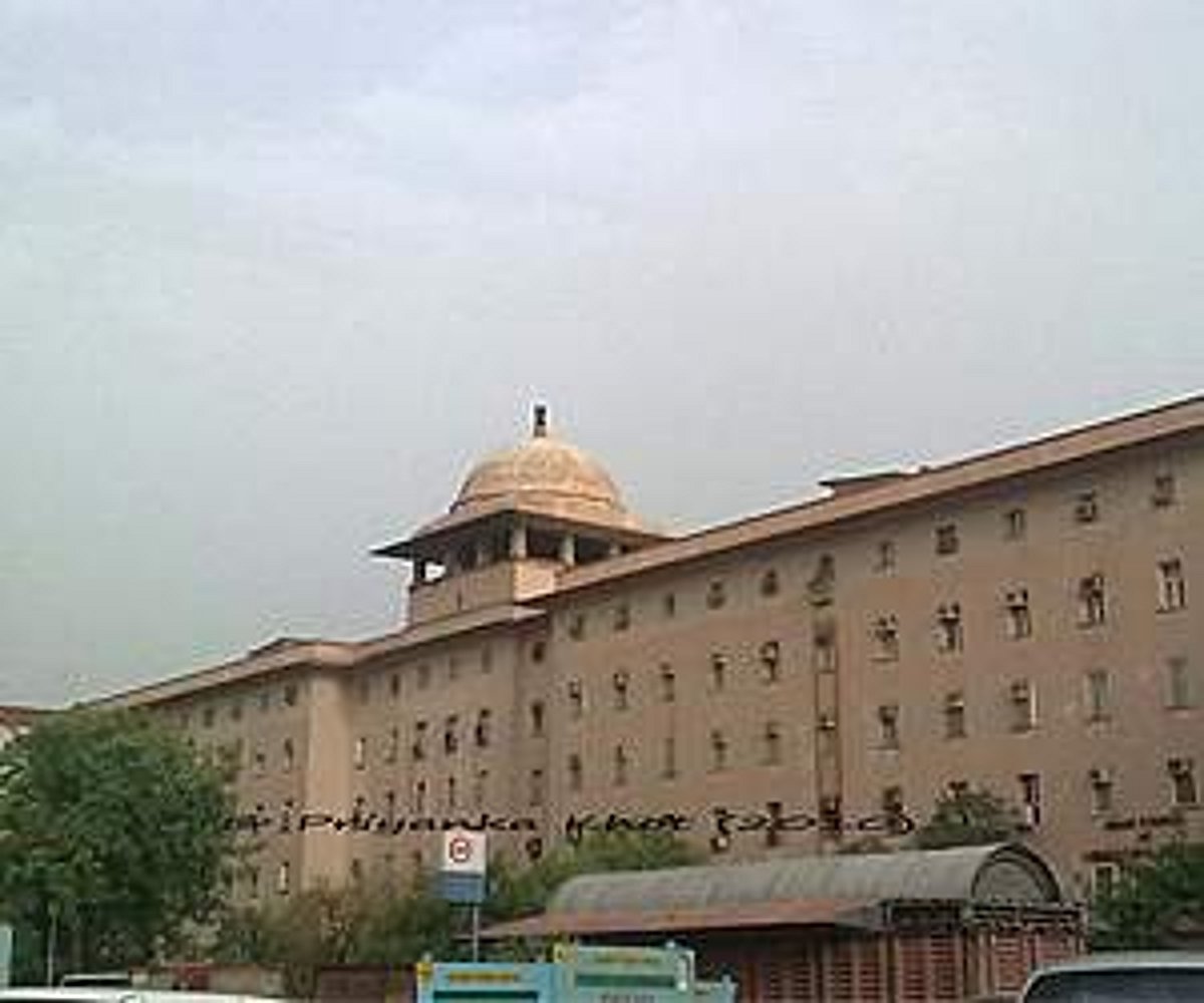 அதிகாரிகளுக்கு கரோனா: மத்திய அமைச்சக அலுவலகங்கள் மூடல்