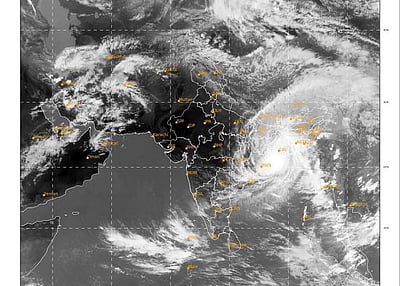 மேற்கு வங்கம் - வங்கதேசம் இடையே கரையைக் கடக்கத் தொடங்கியது உம்பன் புயல்