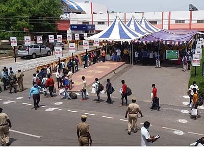 திண்டுக்கல், தேனியிலிருந்து 1,600 தொழிலாளர்கள் சொந்த ஊருக்கு அனுப்பி வைப்பு