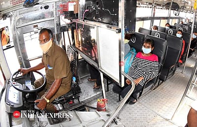 இரண்டு மாதங்களுக்குப் பிறகு ஆந்திரத்தில் பேருந்து சேவை தொடக்கம்