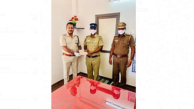 டாஸ்மாக் கடையை உடைத்து திருட முயன்ற இருவர் கைது