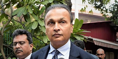 சீன வங்கிகளுக்கு ரூ.5,400 கோடியை செலுத்துமாறு அனில் அம்பானிக்கு நீதிமன்றம் உத்தரவு