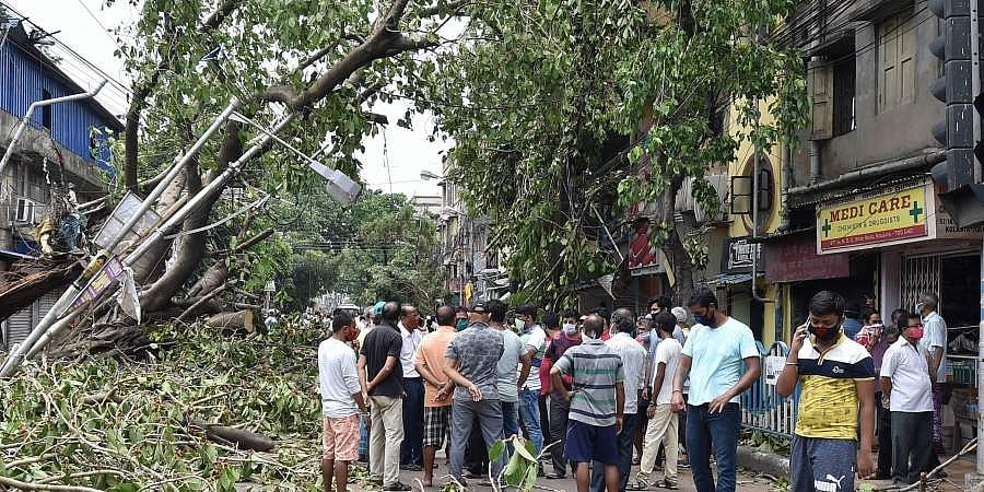 ‘உம்பன்’ புயலால் ஏற்பட்ட உயிர் பலி 86 ஆக உயர்வு: குடிநீர், மின்சாரம் கேட்டு மக்கள் போராட்டம்