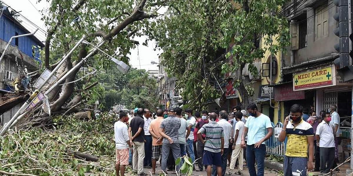 ‘உம்பன்’ புயலால் ஏற்பட்ட உயிர் பலி 86 ஆக உயர்வு: குடிநீர், மின்சாரம் கேட்டு மக்கள் போராட்டம்