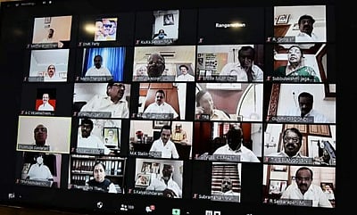 தொண்டர்களைக் காக்க மாவட்டந்தோறும் வழக்கறிஞர்கள் குழு: திமுக கூட்டத்தில் தீர்மானம்