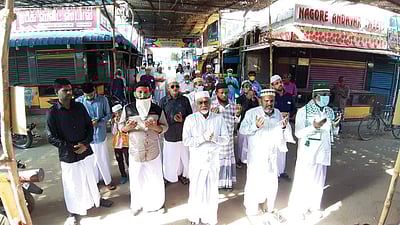 நாகூர் தர்கா வாசலில் பிரார்த்தனை