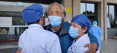 கரோனா காலத்தில் உதவியவர்களுக்குத் தலைதாழ்த்தி வணக்கம் தெரிவித்த தேசிய மக்கள் பேரவையின் பிரதிநிதி