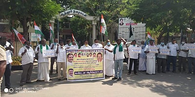 ஆத்தூர் நகராட்சி அலுவலகம் முன்பு காங்கிரஸார் கண்டன ஆர்ப்பாட்டம்