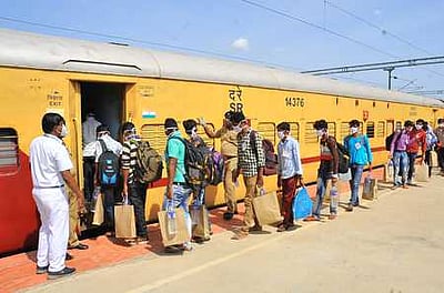 மாநில அரசுகளால் இதுவரை 256 தொழிலாளர்களுக்கான ரயில்கள் ரத்து: ரயில்வே குற்றச்சாட்டு