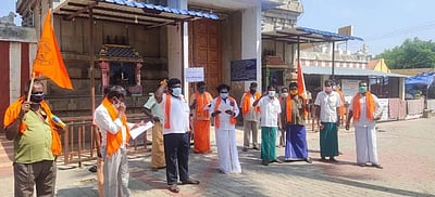 கோயில்களை விரைந்து திறக்கக்கோரி ஆண்டிபட்டியில் இந்து முன்னணியினர் ஆர்ப்பாட்டம்
