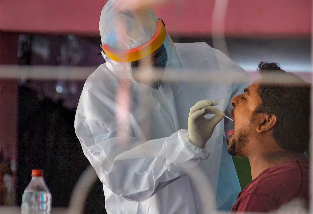 அசாம் மற்றும் உத்தரகண்ட் மாநிலத்தில் கரோனா பாதிப்பு நிலவரம்