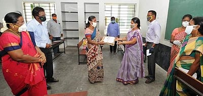 திருவள்ளூரில் பிளஸ் 2 விடைத்தாள் திருத்தும் பணியைத் தொடங்கி வைத்தார் ஆட்சியர்