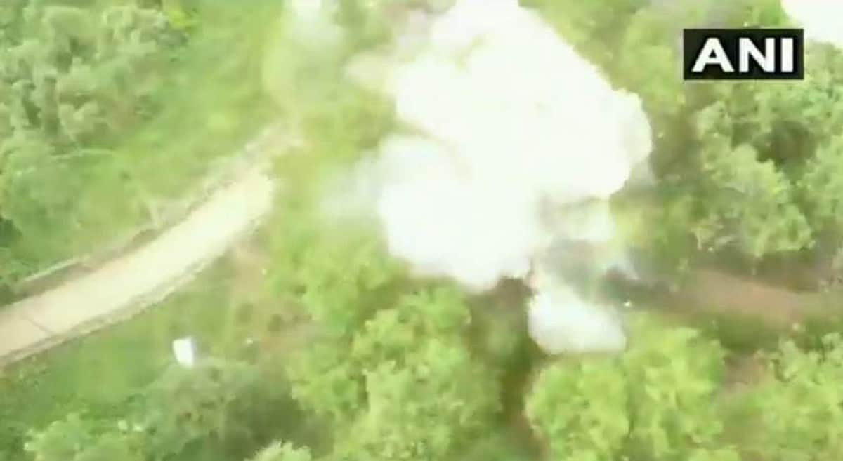 மீண்டும் ஒரு புல்வாமா தாக்குதல் முயற்சி முறியடிப்பு; வெடித்துச் சிதறிய கார்