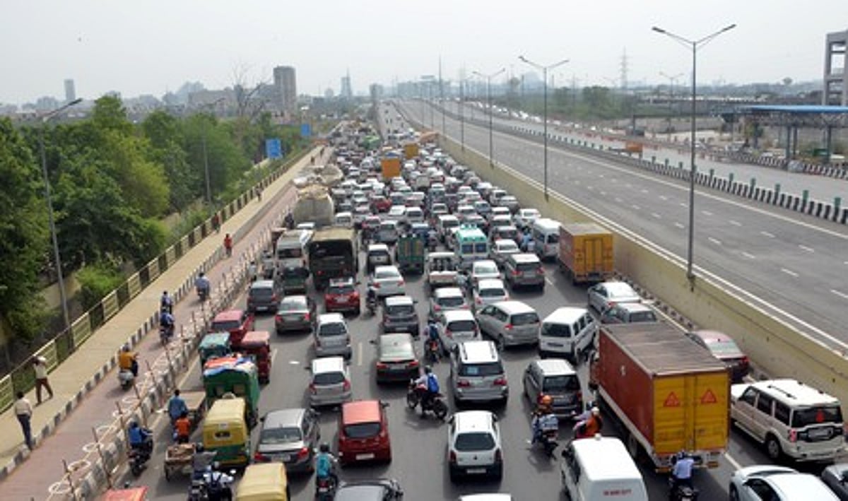 தில்லி-குருகிராம்-காஜியாபாத் எல்லையில் கடும் வாகன போக்குவரத்து நெரிசல்!