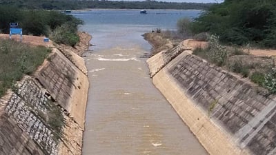 கண்டலேறு அணையில் இருந்து பூண்டி ஏரிக்கு வந்தடைந்த கிருஷ்ணா நீர் 