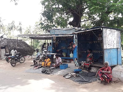 கூத்தாநல்லூரில் முகக்கவசம் அணியாதவர்களுக்கு அபராதம் விதிப்பதுடன் 20 முகக்கவசம் வழங்கப்படும்: ஆணையர் லதா