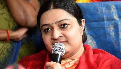 வேதா இல்லம் அவசரச் சட்டம் குறித்து ஆளுநரிடம் முறையிடுவேன்: ஜெ. தீபா பேச்சு