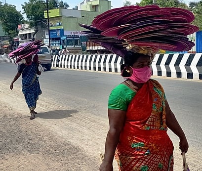 கோடைக்கு இதமளிக்கும் பனை ஓலை விசிறிகள்!