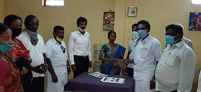 பத்திர எழுத்தர் மற்றும் தட்டச்சு அலுவலக சங்கத்தின் சார்பில் ஹோமியோபதி மருந்து விநியோகம்