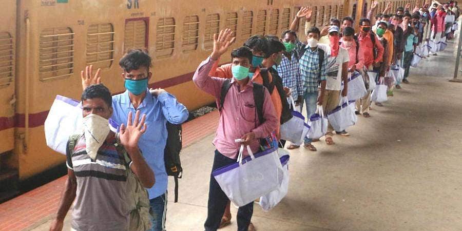 எர்ணாகுளம்: புலம்பெயர் தொழிலாளர்களிடம் இருந்து ரயில் கட்டணமாக ரூ.32 லட்சம் வசூல்