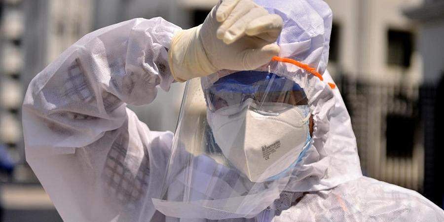 மருத்துவமனைகளில் இருந்து சிறப்பு மையத்துக்கு மாற்றப்படும் கரோனா நோயாளிகள்