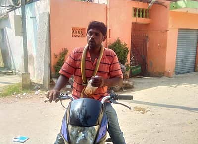 குடிபோதையில் பாம்பை கடித்துக் குதறிய வாலிபர்