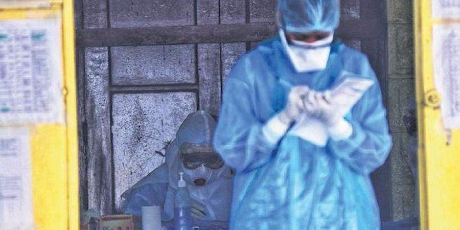 கர்நாடகத்தில் கரோனா பரிசோதனையில் குளறுபடி;  கர்ப்பிணி உட்பட மூவருக்கு மறுபரிசோதனை