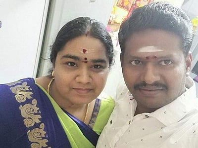 துபையிலிருந்து கணவரின் உடலுடன் சிறப்பு விமானத்தில் சென்னை திரும்பிய மனைவி