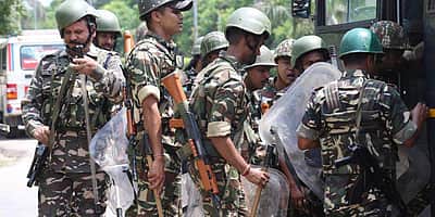 துணை ராணுவ கேன்டீன் விற்பனை பட்டியலில் மைக்ரோவேவ் ஓவன் முதல் 1000 பொருள்கள்  நீக்கம்