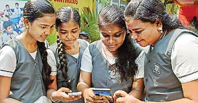தம்மம்பட்டி, கெங்கவல்லியில் ஆன்லைன் வகுப்புகளில் தனியார் பள்ளி மாணவர்கள் முனைப்பு