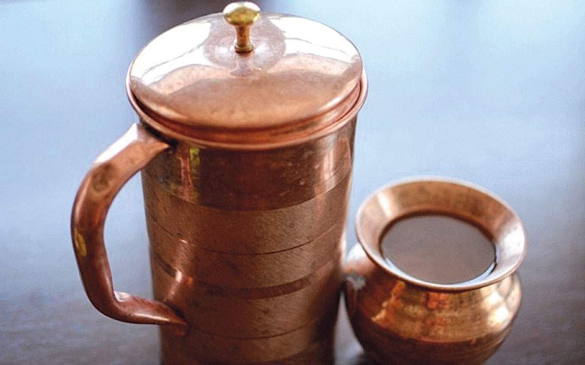 செம்பு பாத்திரத்தில் நிரப்பப்பட்ட தண்ணீரை குடிக்கலாமா?