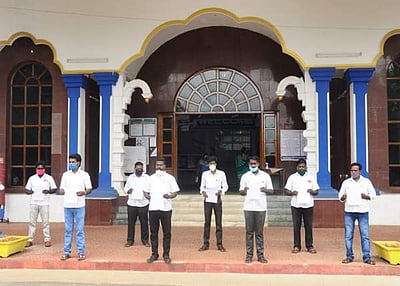 திருவாரூரில் பட்டதாரி இளைஞர்களுக்கு மாதம் ரூ.5 ஆயிரம் நிவாரணம் கோரி மனு